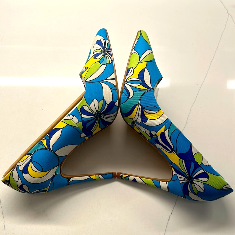Pumps Abstract Floral Blue Yellow White Size 9 NEW Just Fab - Picture 3 of 5